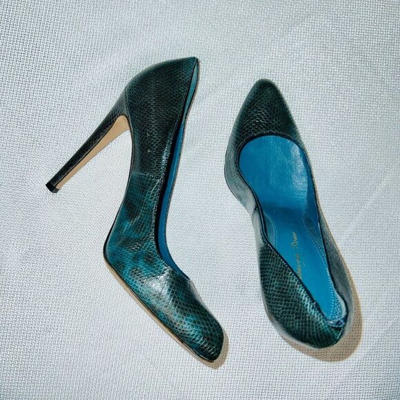 Gianvito Rossi Milano Snakeskin-Embossed Leather Pumps⎪Size 37 (US 6.5-7) - Picture 4 of 15